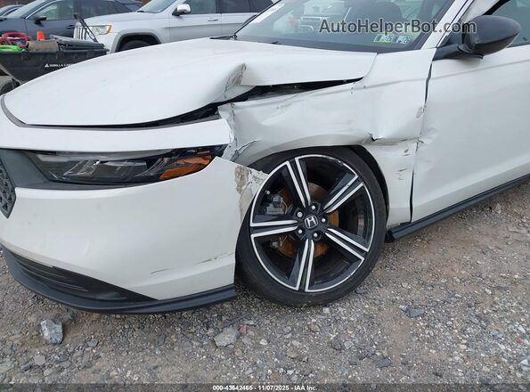 1HGCY2F52RA027715 2024 HONDA ACCORD White Widok z przodu