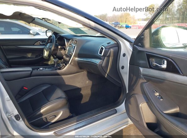 1N4AA6AP9HC430013 2017 NISSAN MAXIMA Silver Widok wnętrza z przodu