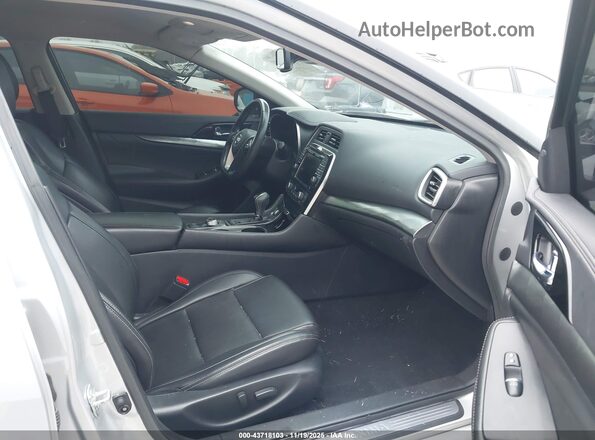 1N4AA6CV7LC369734 2020 NISSAN MAXIMA Silver Widok wnętrza z przodu