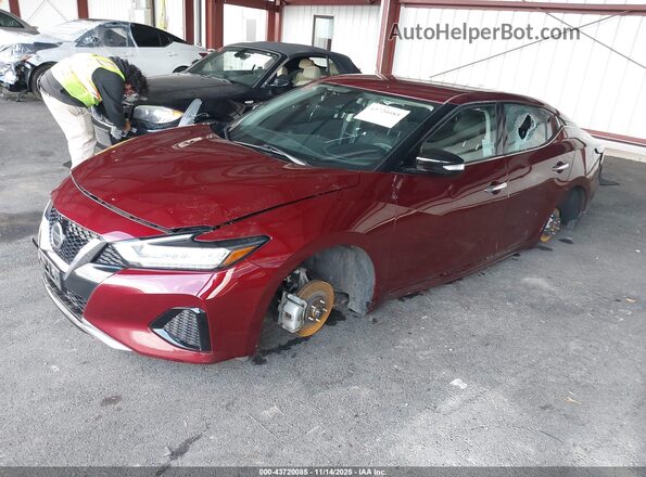 1N4AA6CVXMC502682 2021 NISSAN MAXIMA Burgundy Առջևի ձախ երեք քառորդ տեսարան
