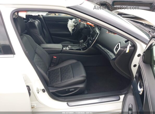 1N4AA6FV8PC501000 2023 NISSAN MAXIMA PLATINUM Белый Вид салона спереди