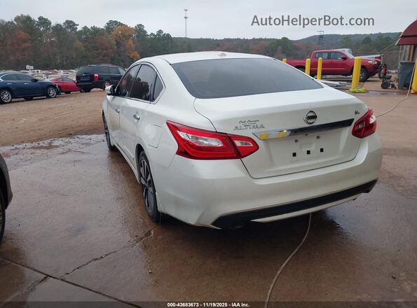1N4AL3AP2HC173592 2017 NISSAN ALTIMA White Widok z przodu