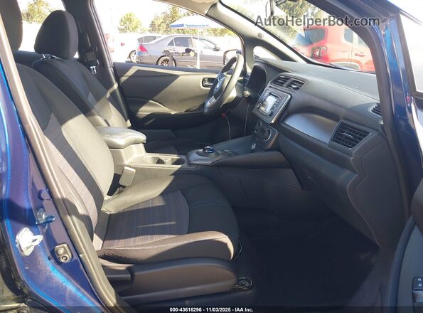 1N4AZ1CP2JC302856 2018 NISSAN LEAF Синий Вид салона спереди