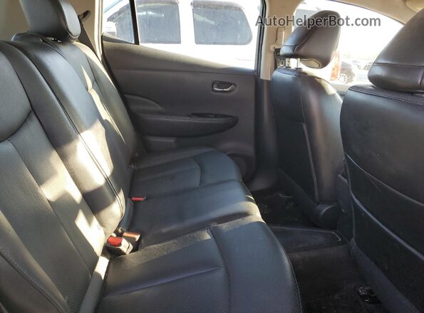 1N4BZ0CP0GC304550 2016 NISSAN LEAF Gray Rear seats view
