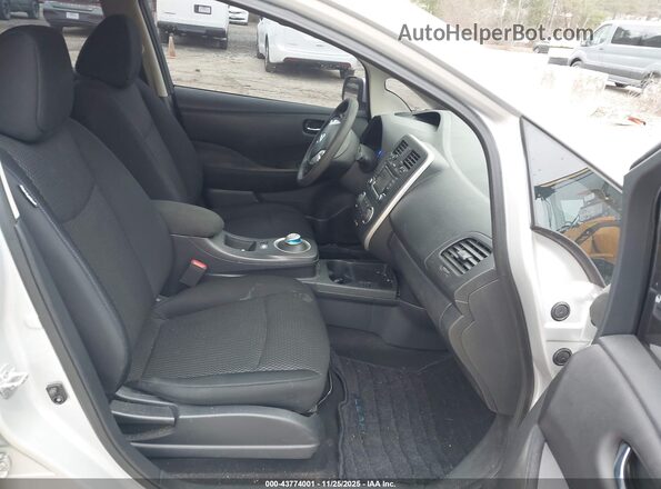1N4BZ0CP3HC309923 2017 NISSAN LEAF Silver Вид салону спереду