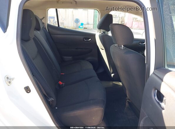 1N4BZ0CP4HC311034 2017 NISSAN LEAF White Հետևի նստատեղերի տեսք