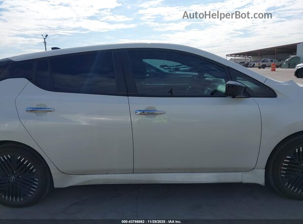 1N4CZ1CV0SC559488 2025 NISSAN LEAF White Widok wnętrza z tyłu