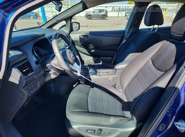 1N4CZ1CV5RC555916 2024 NISSAN LEAF Синий Вид салона спереди
