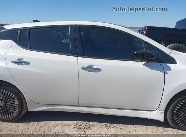 1N4CZ1CV8PC552294 2023 NISSAN LEAF White Widok wnętrza 360 stopni