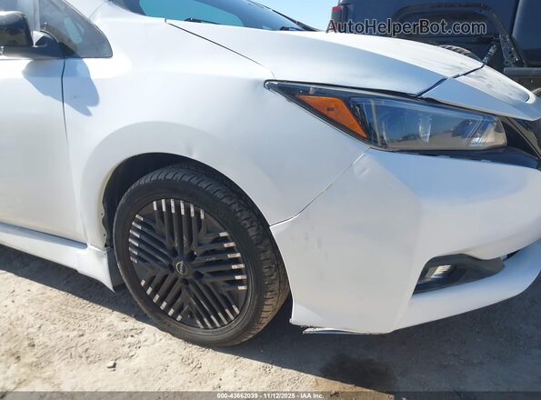 1N4CZ1CV8PC552294 2023 NISSAN LEAF White Widok z przodu
