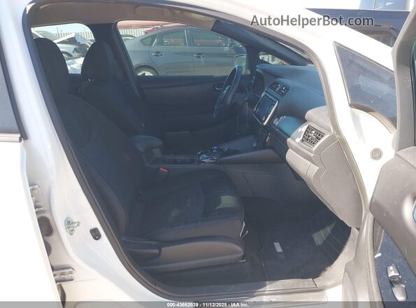 1N4CZ1CV8PC552294 2023 NISSAN LEAF White Widok wnętrza z przodu