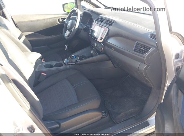 1N4CZ1CV9SC560882 2025 NISSAN LEAF Silver 