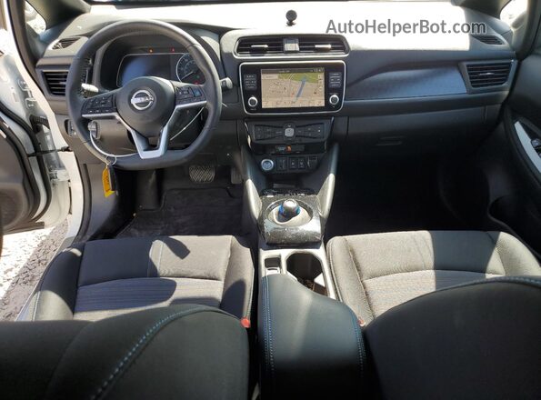1N4CZ1CVXRC556849 2024 NISSAN LEAF Белый Вид панели приборов