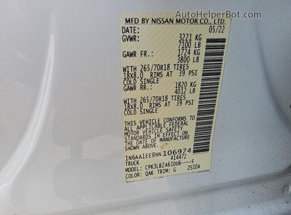 1N6AA1EE8NN106974 2022 NISSAN TITAN White Widok komory silnika