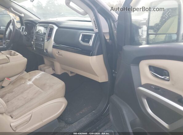 1N6BA1F3XHN570368 2017 NISSAN TITAN XD Black Вид салону спереду