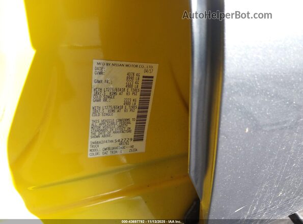 1N6BA1F47HN542729 2017 NISSAN TITAN XD Yellow Vista del compartimento del motor