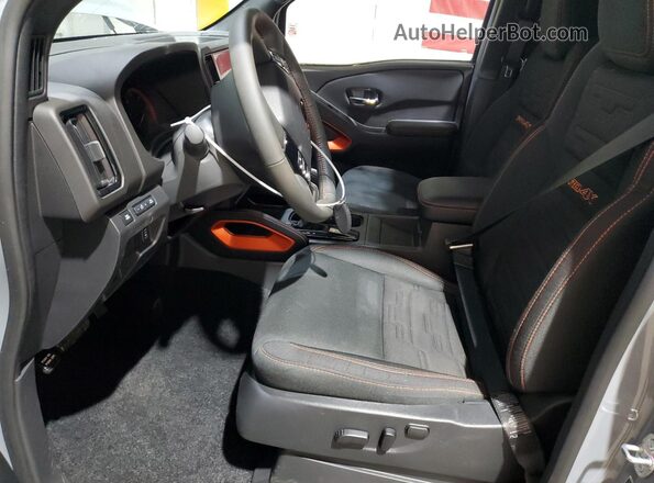 1N6ED1EKXSN649396 2025 NISSAN FRONTIER Gray Vista interior delantera