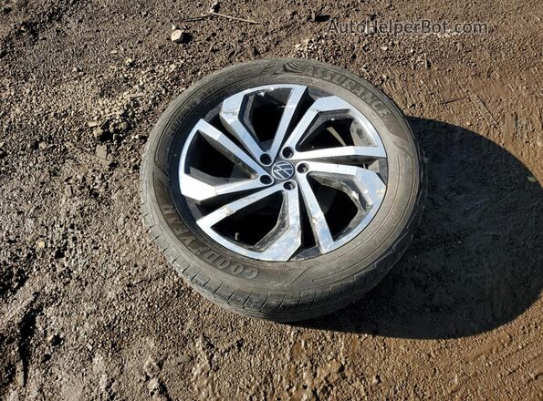 1V2BR2CA0PC513545 2023 VOLKSWAGEN ATLAS Silver Vista de la etiqueta del VIN