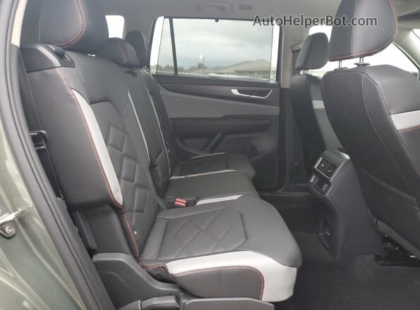 1V2CR2CA2SC532188 2025 VOLKSWAGEN ATLAS Зеленый Вид задней части салона