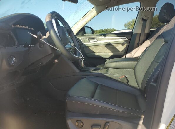 1V2DP2CA2PC546075 2023 VOLKSWAGEN ATLAS White Widok wnętrza z przodu