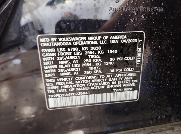 1V2FE2CA4PC225041 2023 VOLKSWAGEN ATLAS Black Vista de la etiqueta del VIN