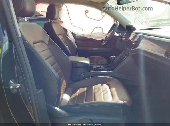1V2FR2CA1NC515416 2022 VOLKSWAGEN ATLAS Черный Вид салона спереди