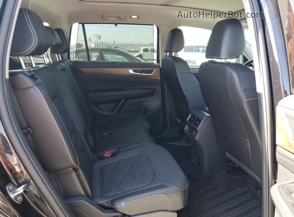 1V2JR2CA7RC501357 2024 VOLKSWAGEN ATLAS Black Widok wnętrza z tyłu