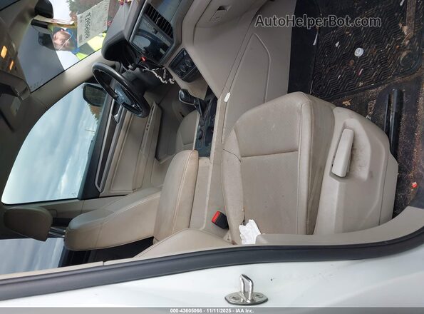 1V2LR2CA4JC544227 2018 VOLKSWAGEN ATLAS White Front interior view