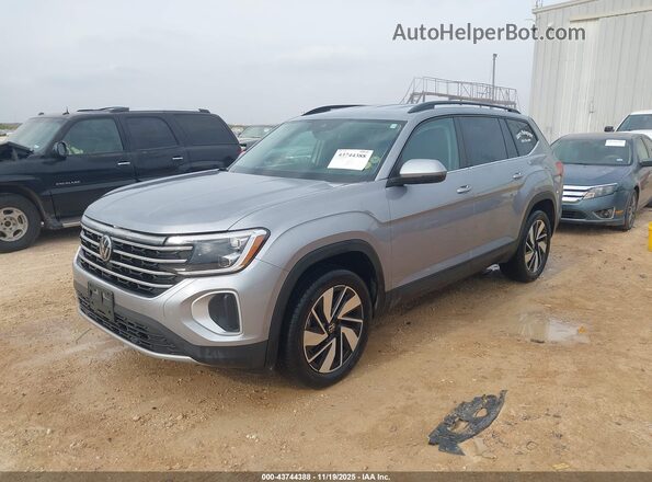 1V2WR2CA0RC553631 2024 VOLKSWAGEN ATLAS Silver Vista tres cuartos delantera izquierda