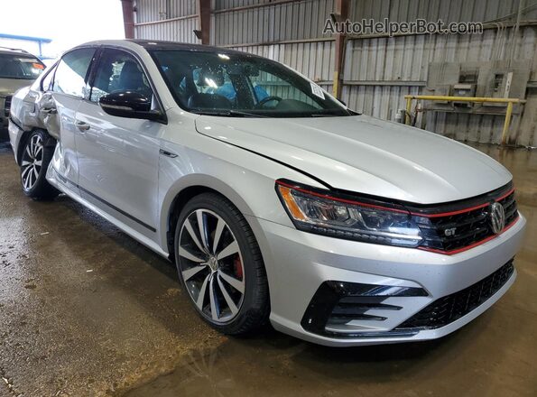 1VWJM7A33JC032576 2018 VOLKSWAGEN PASSAT Silver 