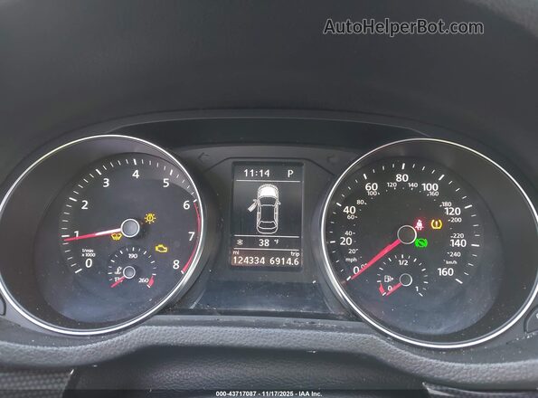 1VWJM7A39JC049527 2018 VOLKSWAGEN PASSAT White Vista de los asientos traseros