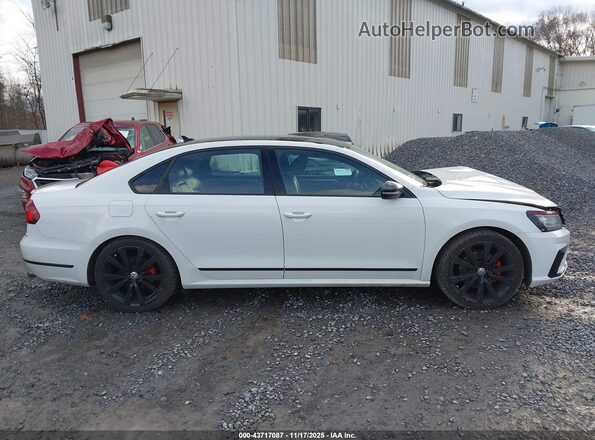 1VWJM7A39JC049527 2018 VOLKSWAGEN PASSAT White Vista interior trasera