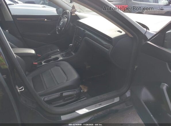 1VWMA7A31LC019575 2020 VOLKSWAGEN PASSAT Black Front interior view