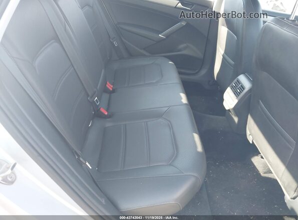 1VWSA7A34LC009064 2020 VOLKSWAGEN PASSAT Silver Widok naklejki z numerem VIN