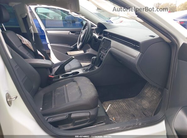 1VWSA7A38MC017945 2021 VOLKSWAGEN PASSAT White Front interior view