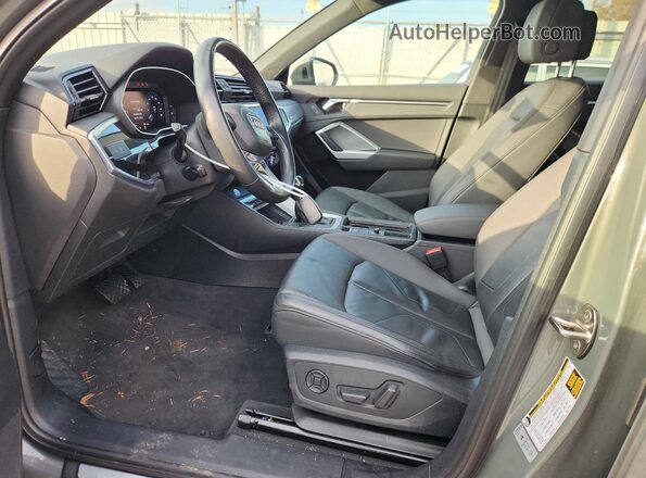 WA1EECF31L1022611 2020 AUDI Q3 Gray Dashboard view