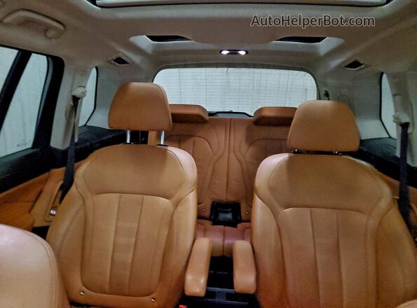 5UXCW2C09L9B78512 2020 BMW X7 White Rear interior view
