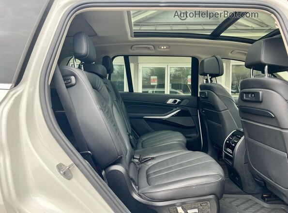 5UXCW2C02L9C39408 2020 BMW X7 White Вид ззаду