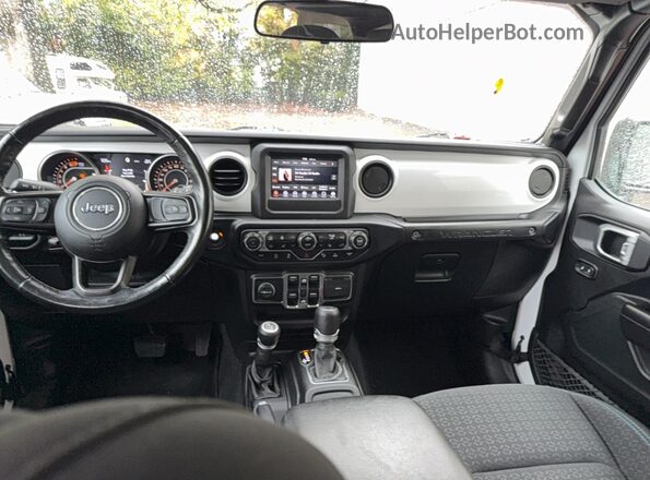 1C4HJXDN1MW569845 2021 JEEP WRANGLER White Rear seats view