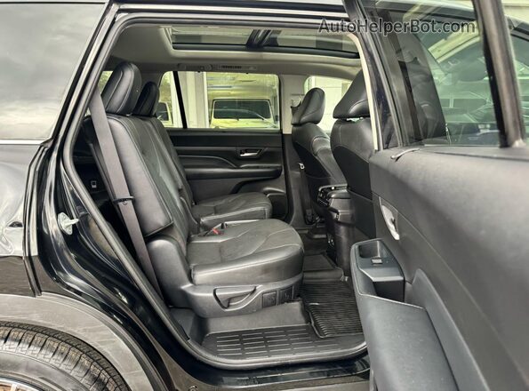 5TDAAAB5XRS002431 2024 TOYOTA LE Black 