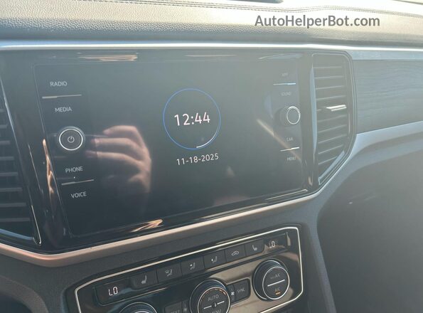 1V2JR2CA6NC529922 2022 VOLKSWAGEN ATLAS White Widok komory silnika