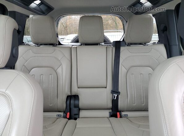 SALEPEEU6L2025514 2020 LAND ROVER DEFENDER Green Rear interior view