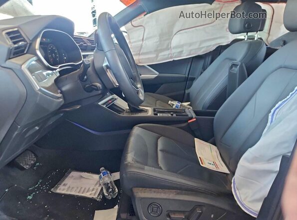WA1EECF36N1138521 2022 AUDI Q3 White Widok deski rozdzielczej