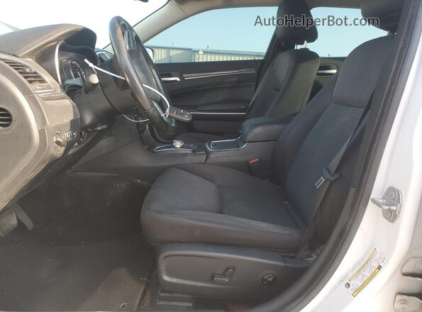 2C3CCAAG3MH580193 2021 CHRYSLER 300 White Front interior view