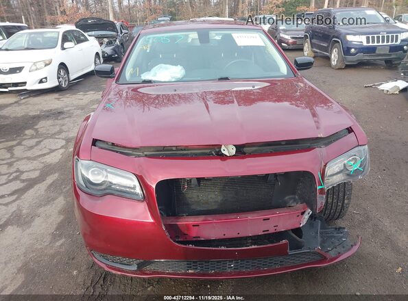 2C3CCAAG3NH236722 2022 CHRYSLER 300 Burgundy Rear interior view