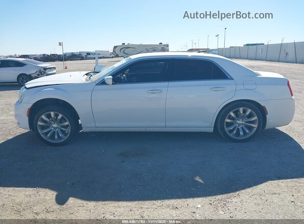 2C3CCAAG8GH313765 2016 CHRYSLER 300 White Widok wnętrza 360 stopni