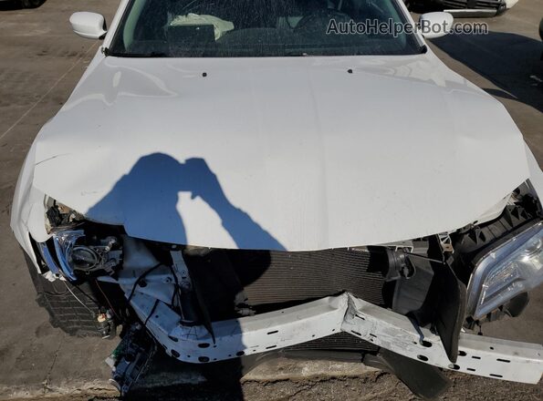 2C3CCAAG9LH115626 2020 CHRYSLER 300 White Widok wnętrza z tyłu