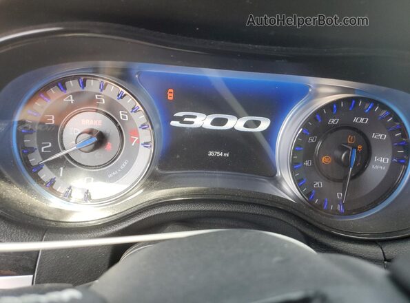 2C3CCABG0PH678780 2023 CHRYSLER 300 Red Instrument cluster view