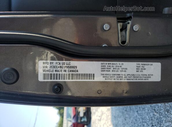 2C3CCABG1PH589929 2023 CHRYSLER 300 Charcoal Widok naklejki z numerem VIN