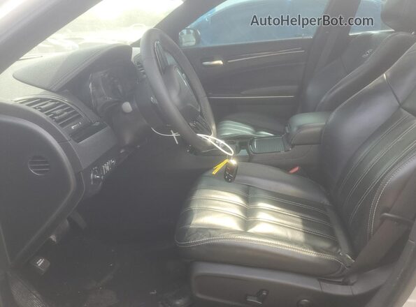 2C3CCABG1PH641138 2023 CHRYSLER 300 Silver Widok wnętrza z przodu